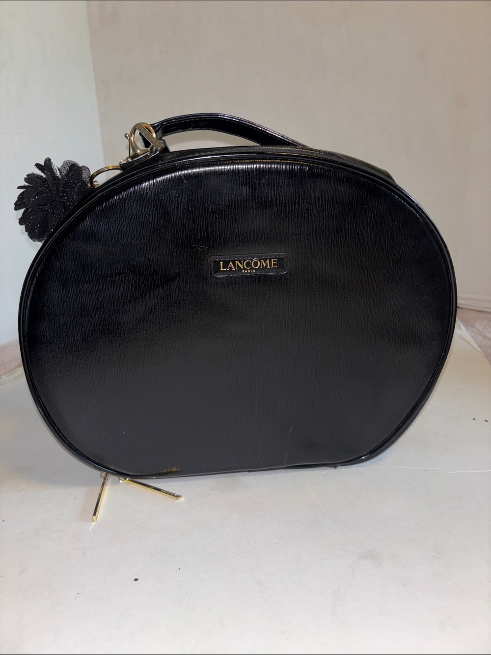 LANCOME PARIS BLACK PATENT OVAL COSMETIC TRAIN CASE WITH DECORATIVE TASSEL